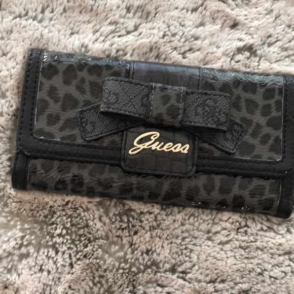 Guess bag with matching wallet - Picture 6 of 8